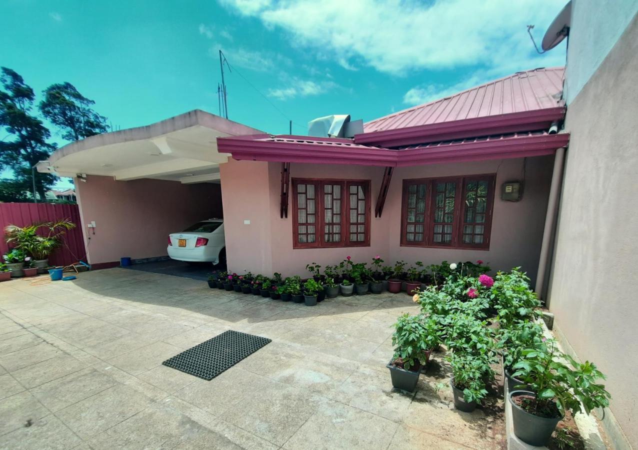 Thuvaraga Inn นูวาราเอลิยา ภายนอก รูปภาพ